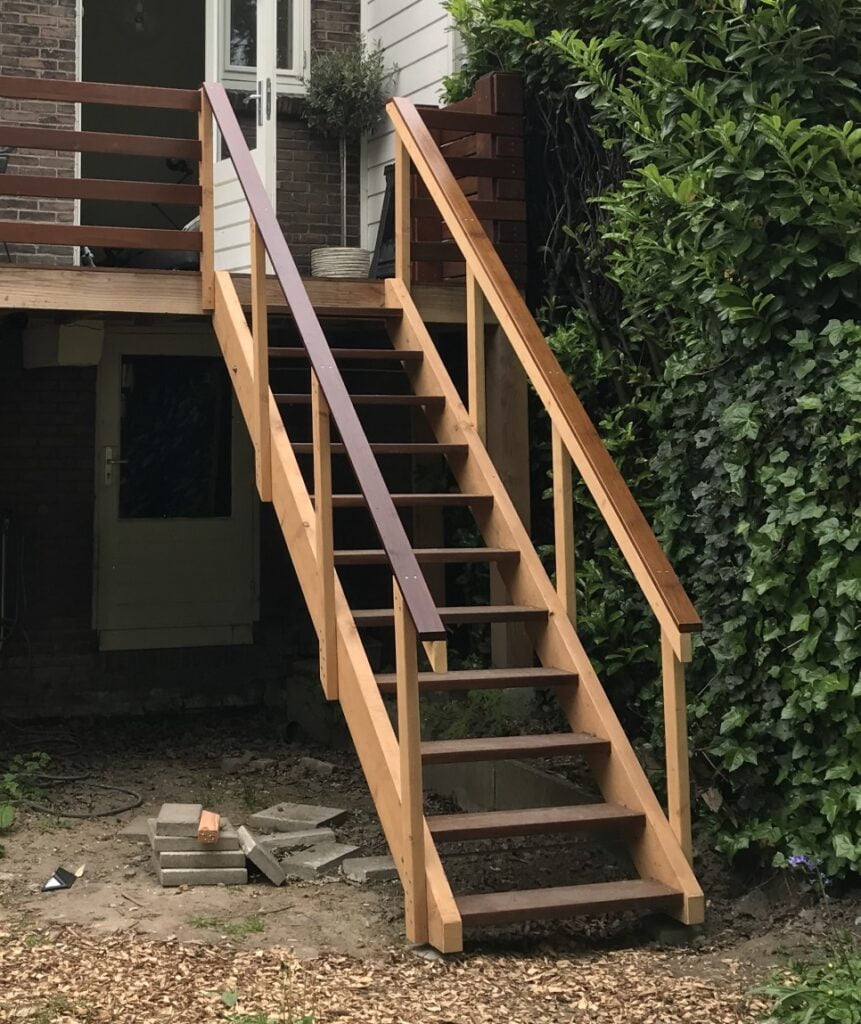terrastrap van lariks en ipé